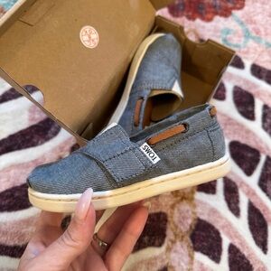 TOMS Kids' Blue and Tan Slip-On Sneakers